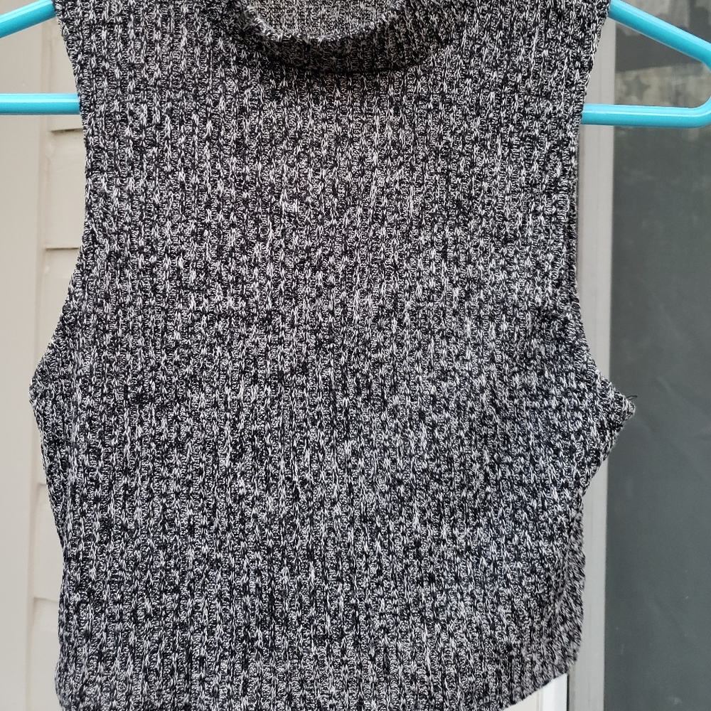 Silence + noise 🖤🤍 top